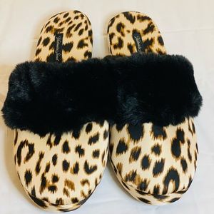 Victoria Secret house slippers (A18)